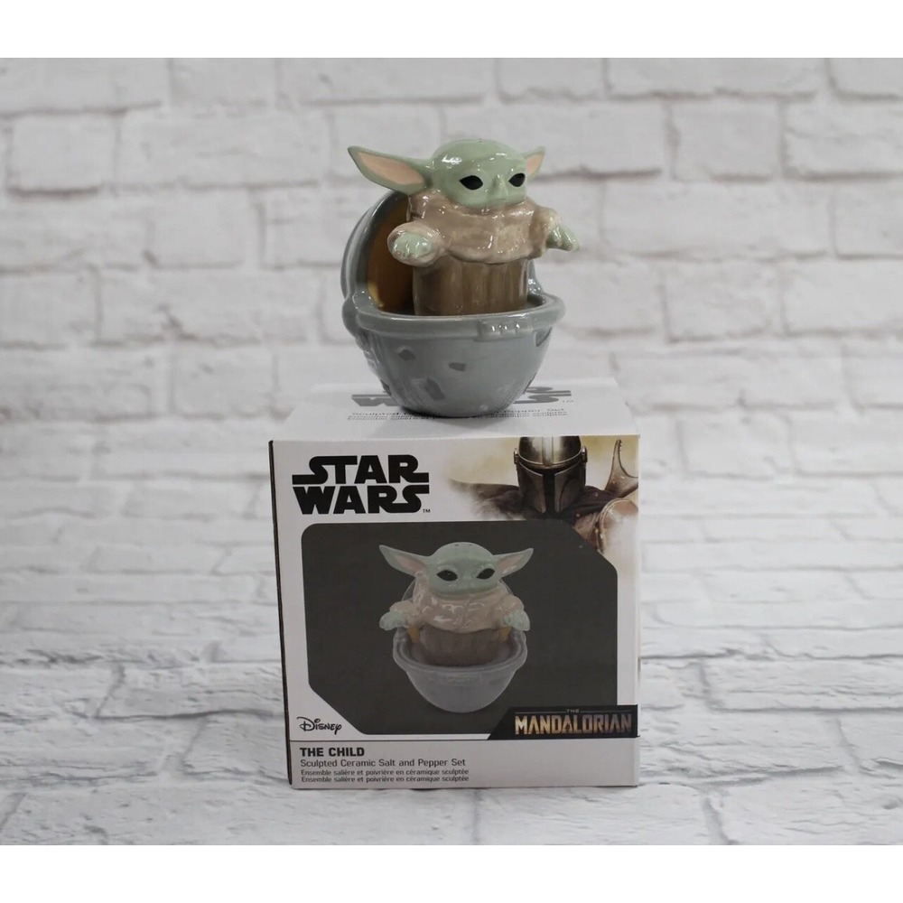 Star Wars The Mandalorian The‎ Child Sculpted Ceramic Salt and Pepper Set